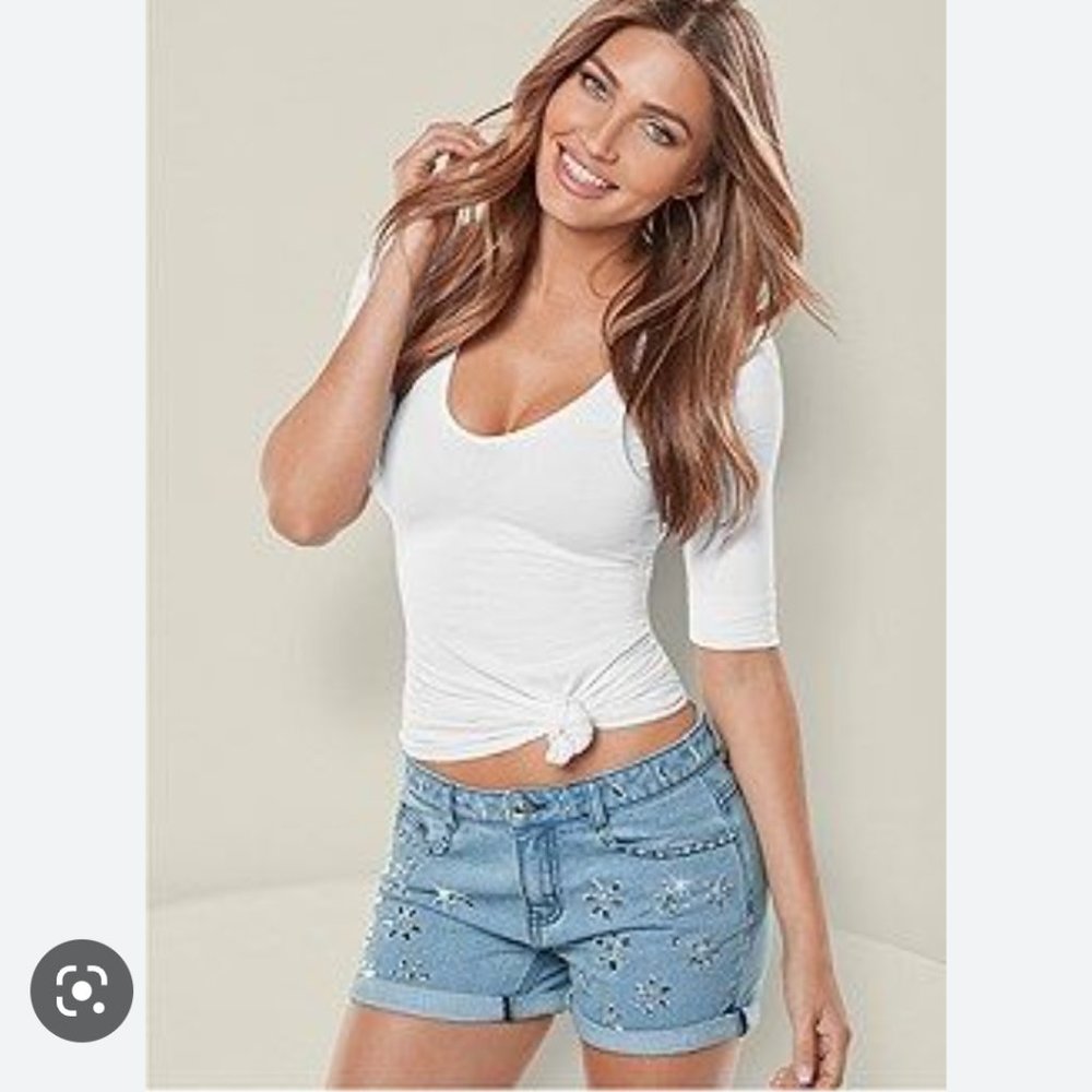 VENUS NWOT Light Wash Embellished Jean Short